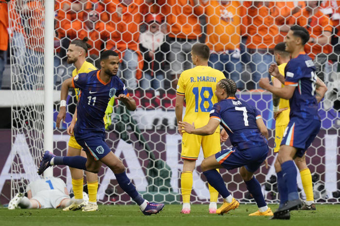 much-improved netherlands beats romania 3-0 to reach first euros quarterfinal in 16 years