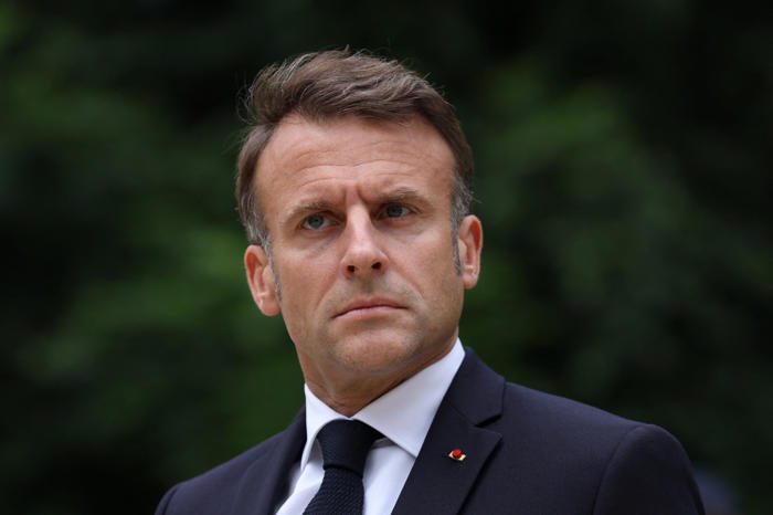 franske valgkandidater trækker sig for at blokere for højrefløj