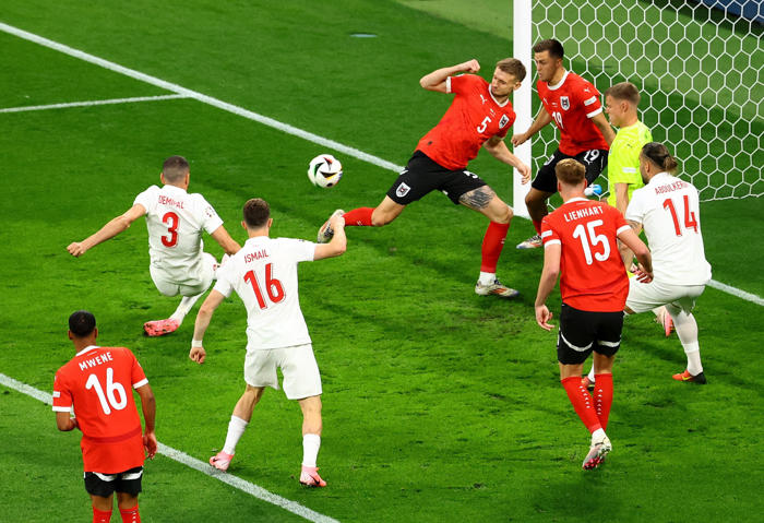 austria - turquía, en directo | la selección turca vence a la austriaca con un gol de demiral en el primer minuto de juego