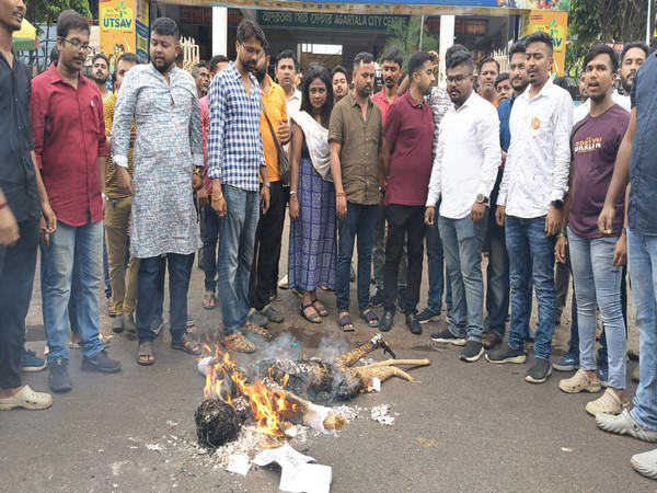 tripura bjym burns rahul gandhi's effigy over his remarks on hindu community