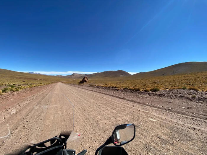 cruzando la cordillera de los andes en moto por el paso de jama (argentina - chile)