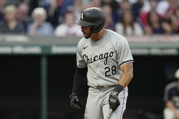 bo naylor's sac fly in 9th sends al central-leading guardians to 7-6 win over lowly white sox