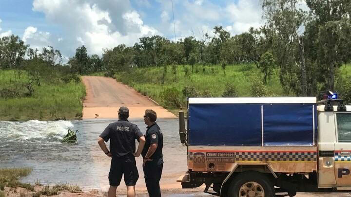 polícia australiana procura criança desaparecida em rio infestado de crocodilos