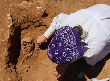 diyarbakır'da tarihi taş ocağında 60 çocuk mezarı!
