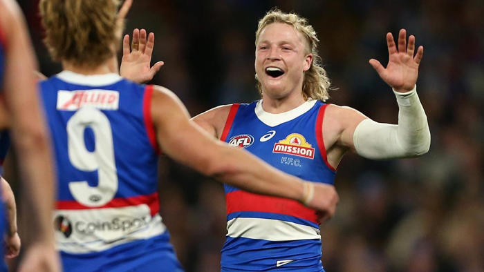 forward weightman re-signs with western bulldogs
