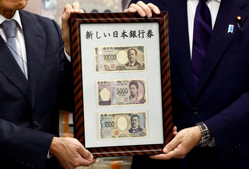 japan's first new banknotes in 20 years use holograms to defeat counterfeits