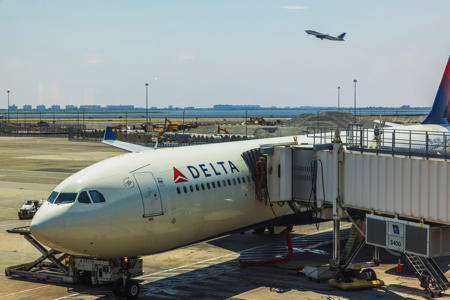 Delta Airlines makes emergency landing after serving ‘contaminated’ inflight meals<br><br>