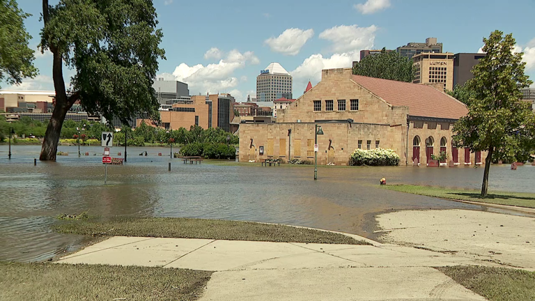 Harriet Island flooding crews working, music festival still scheduled