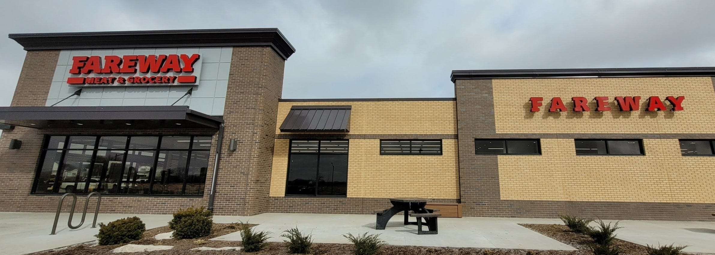 What grocery stores, retailers are open today? Here's a list of stores