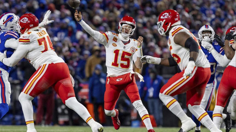 Despite No-Name 'Fumbling' Offense, Patrick Mahomes Gives Chiefs a ...