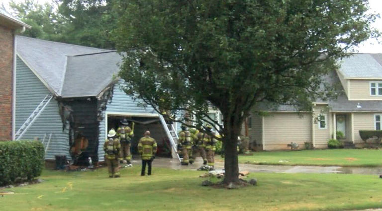 Neighbor helps contain fire in Huntsville, officials say