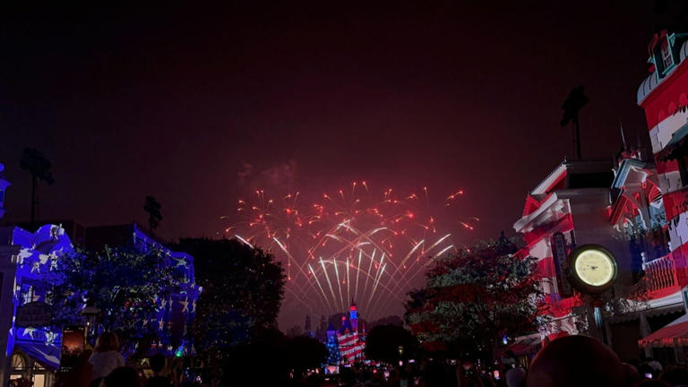 Disney’s Celebrate America — A Fourth of July Concert in the Sky returned to Disneyland Park on Thursday to celebrate the 4th of July 2024. 4th of July Fireworks at Disneyland A variety of fireworks lit up the sky on Thursday, illuminating the night above Sleeping Beauty Castle. Main Street, U.S.A. and Sleeping Beauty Castle ... Read more