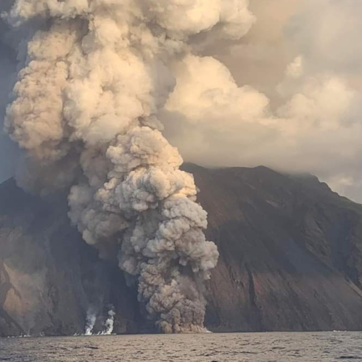 VIDEO | Alerta En La Isla De Estrómboli Tras Nueva Erupción Del Volcán