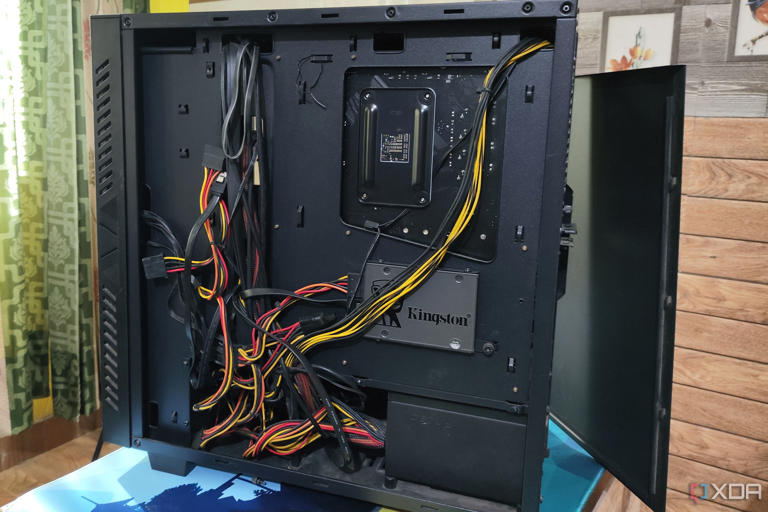 A server PC with its back panel removed