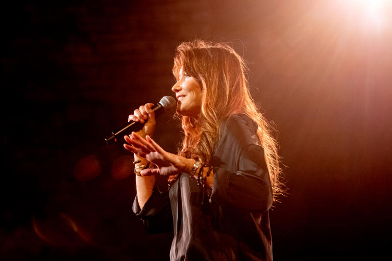 Carla Bruni seduce Spoleto, 'finalmente canto in Italia'