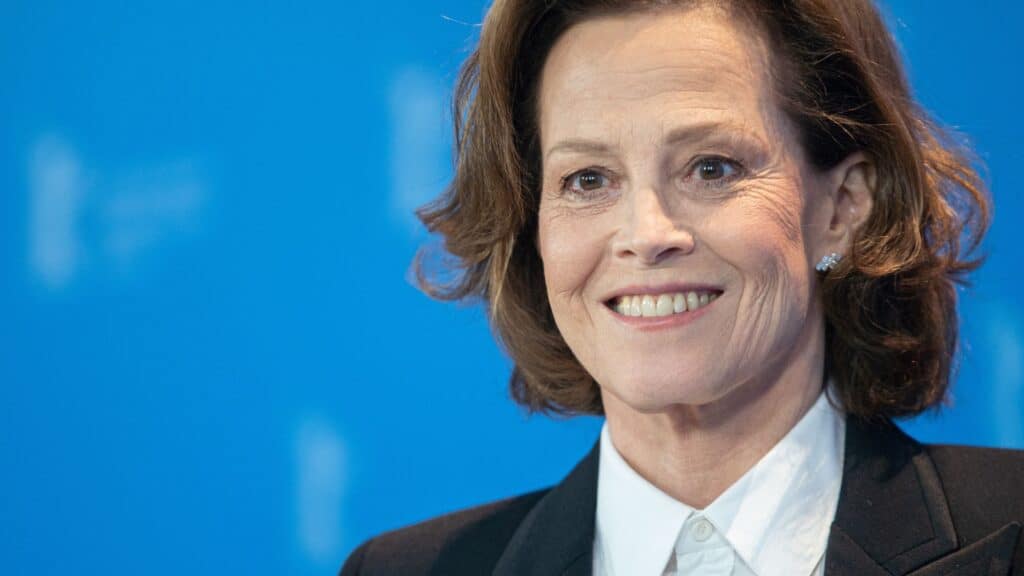 <p>Sigourney Weaver’s decision to age naturally is rooted in her belief that inner strength and self-acceptance are the actual markers of beauty. Her iconic roles and enduring beauty attest to her confidence and talent. Weaver believes that natural beauty comes from within and that aging is a privilege; she has chosen to age naturally, finding strength in her maturity.</p>
