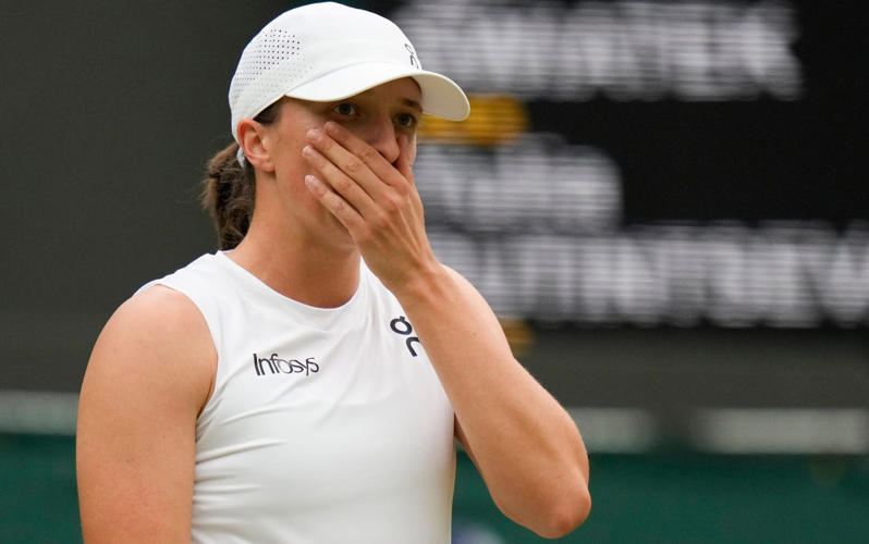 Iga Swiatek booed by Wimbledon crowd as World No 1 knocked out