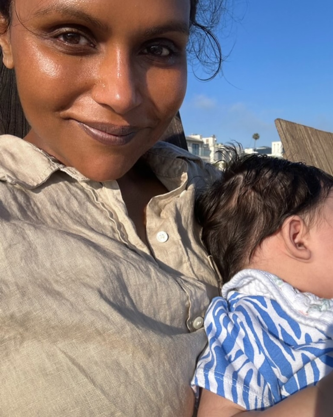 Mindy Kaling Shares First Glimpse Of Baby Daughter Anne's Face After ...