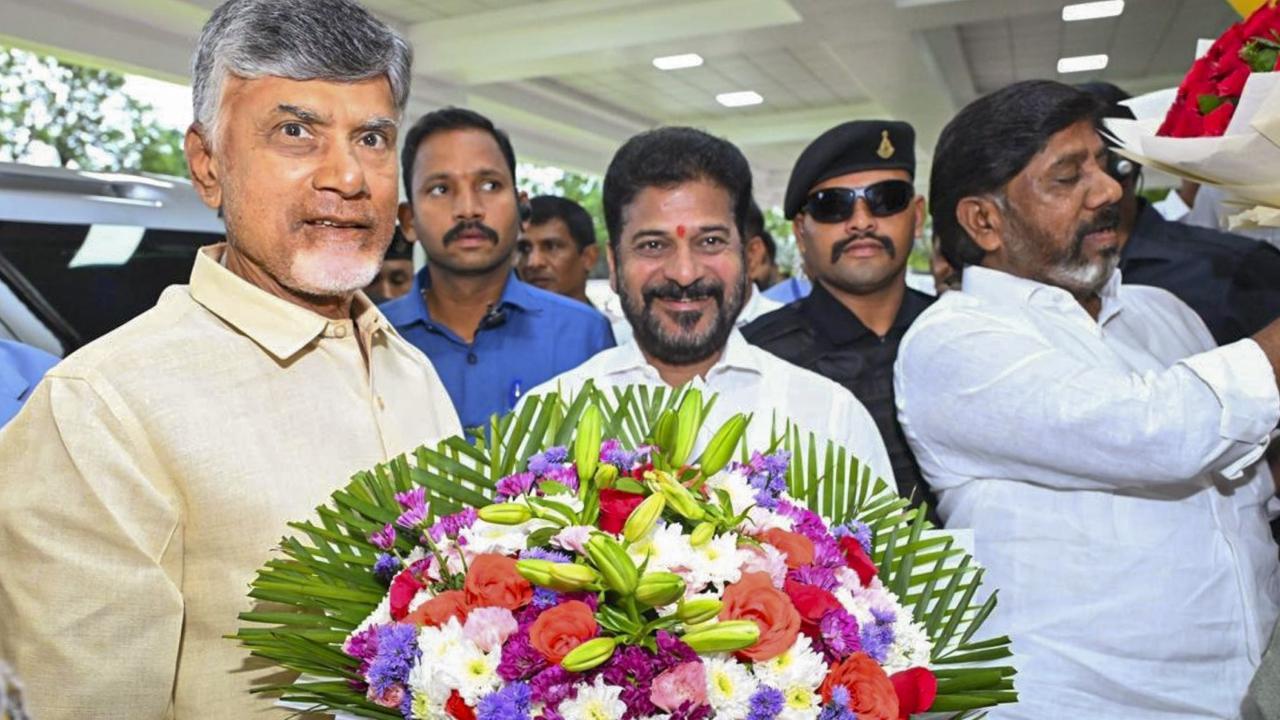 IN PHOTOS Andhra Telangana CMs Meet In Hyderabad To Resolve Bifurcation ...