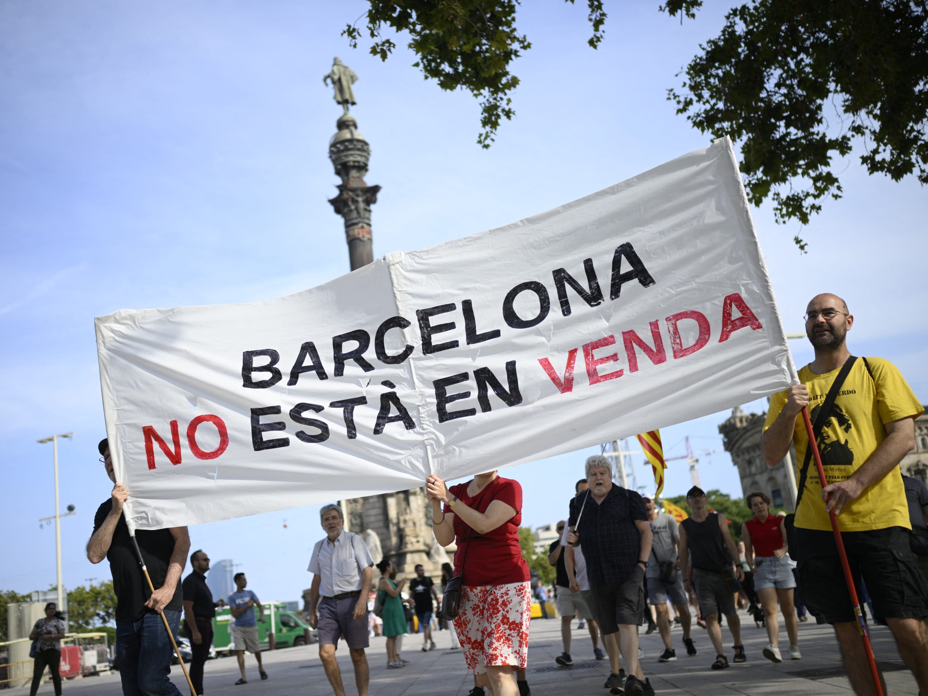 Protesters Spray Water Guns At Tourists In Barcelona As Thousands Rally ...