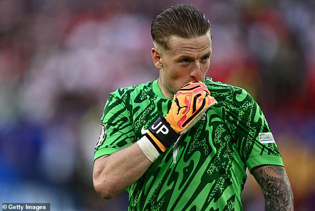 Jordan Pickford hailed as an 'absolute legend' by fans after footage of ...