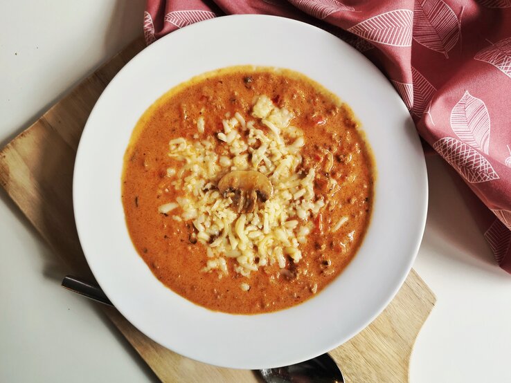 Low-Carb-Suppe mit Hackfleisch und Tomaten: Genuss ohne Reue!