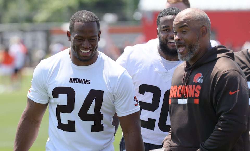 Watch Browns RB Nick Chubb Squat A Crazy Amount Of Weight Just 8 Months ...