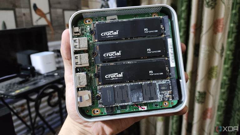 The Aiffro NAS with four SSDs slotted in