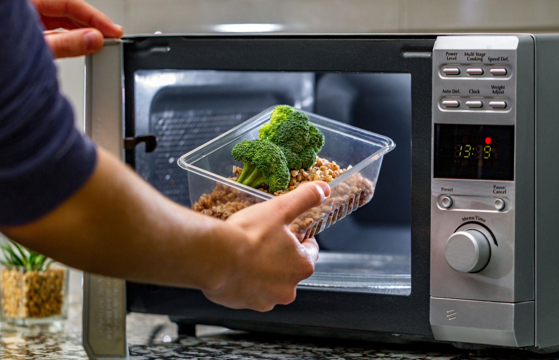 29 dangerous cooking mistakes EVERYONE makes