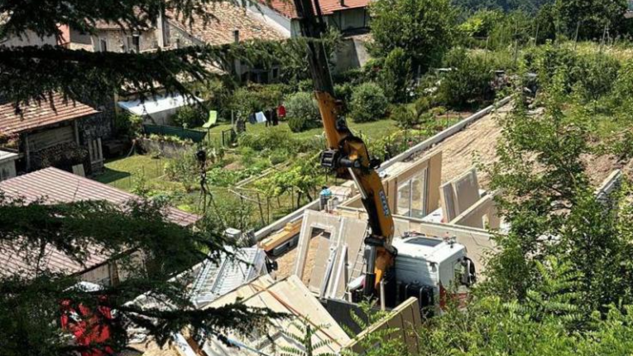 Incidente Sul Lavoro, Operaio Di 48 Anni Muore In Cantiere, Schiacciato ...