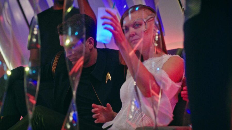 <p>Out of all the Star Trek: Discovery characters partying, the one who arguably gets the coolest new clothing is Detmer. These great new outfits were designed by Gersha Phillips, and she later verified that Detmer’s outfit was specifically inspired by Seven of Nine. </p><p>Considering that both characters have prominent metal accessories over their faces, Detmer’s similarity to everyone’s favorite Star Trek: Voyager Borg Babe is especially apparent.</p>     <p><a href="https://www.msn.com/en-us/channel/source/Giant%20Freakin%20Robot/sr-vid-qmdc2fsd9rvninuc4gt4jbcf4qqybna49qb6ke9q75fhx0bqfcvs">Follow us on MSN</a> for more of the content you love.</p>