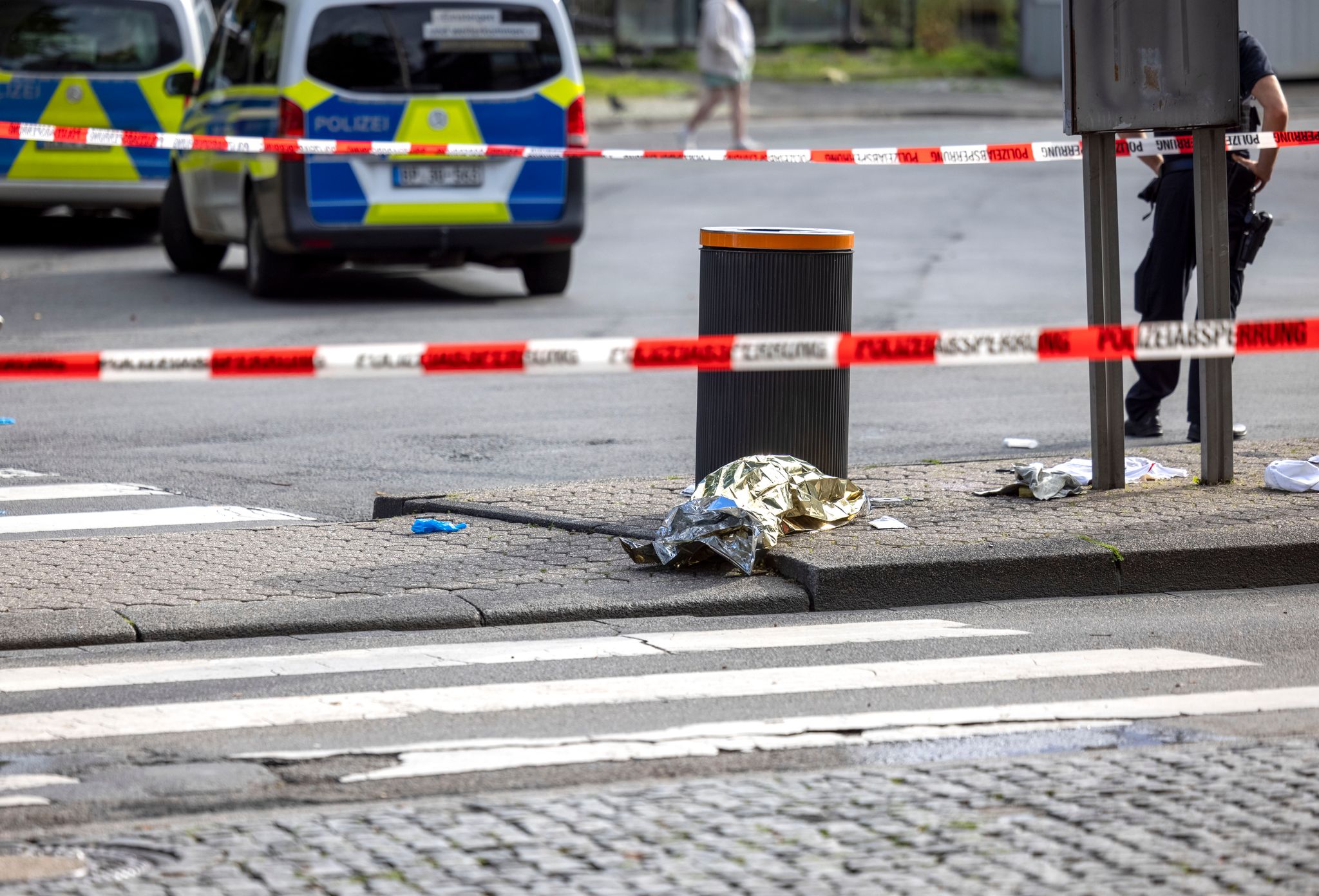 Streit Am Busbahnhof: Zwei Männer Mit Messer Verletzt