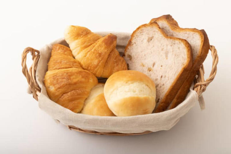 絶対に食べるべきではない『パン』の特徴5選…口にしてはいけないサインとは？