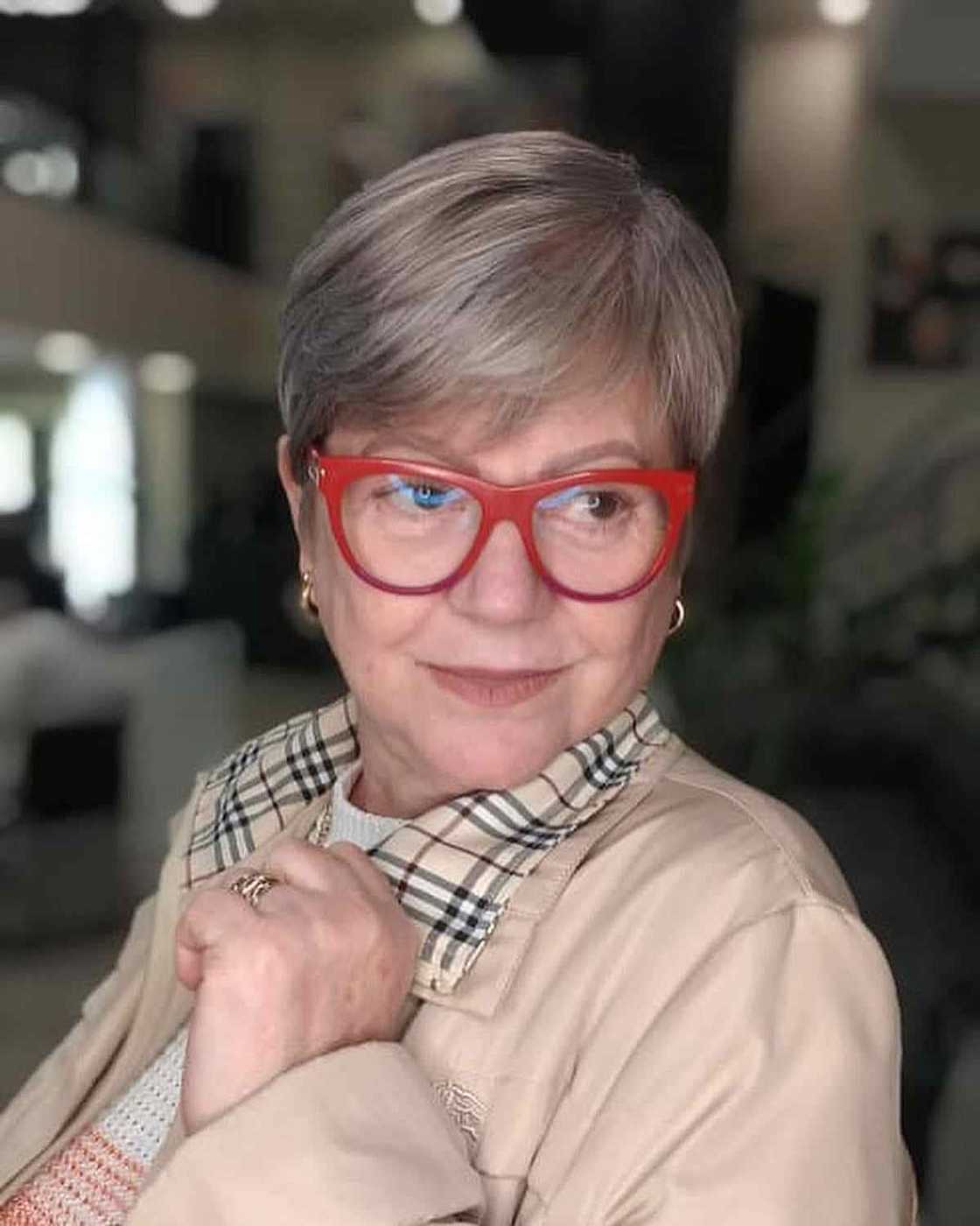 BB1q78Qd 20 pixie cuts for older ladies with glasses to wear in 2025