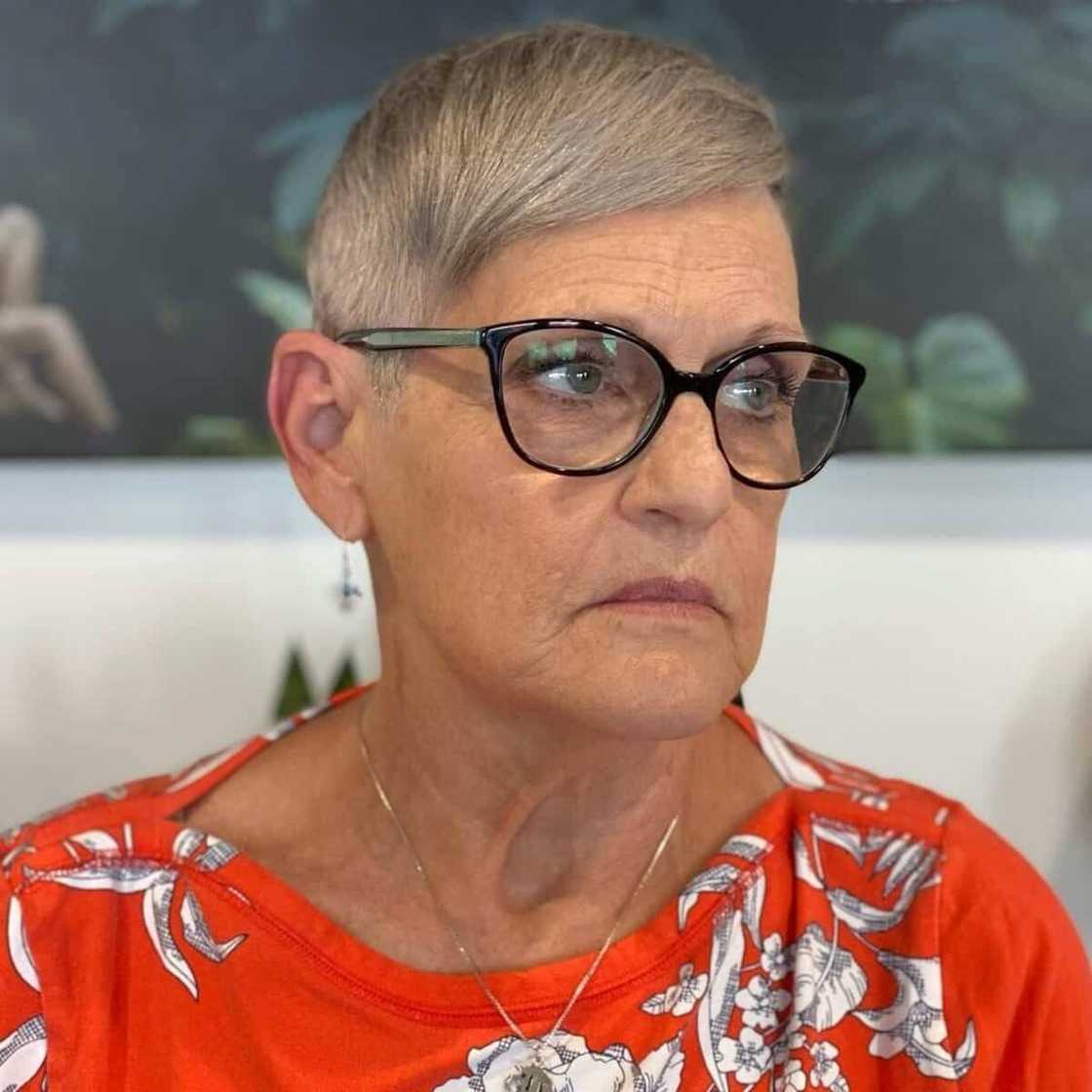 BB1q7lwr 20 pixie cuts for older ladies with glasses to wear in 2025