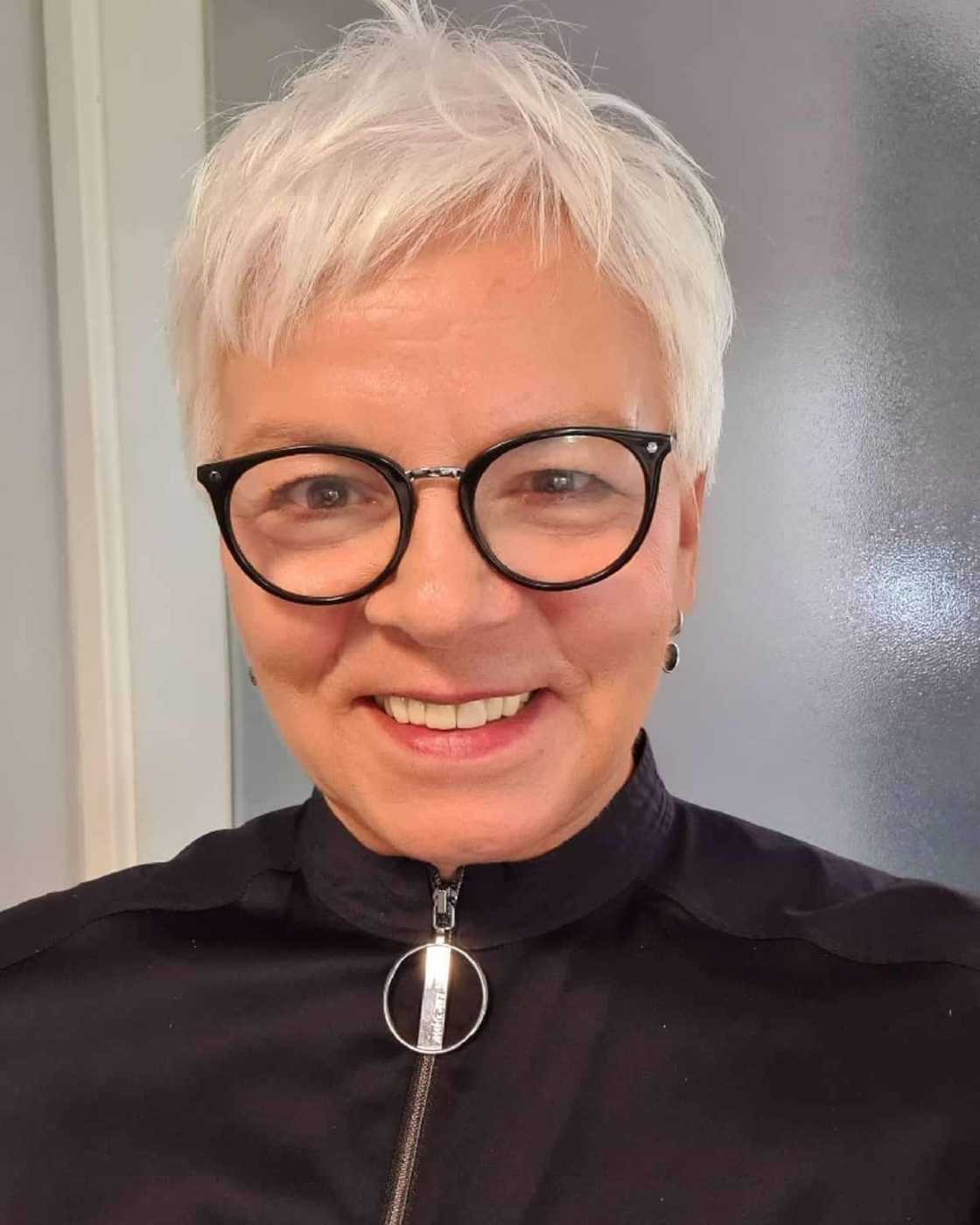 BB1q7qcB 20 pixie cuts for older ladies with glasses to wear in 2025