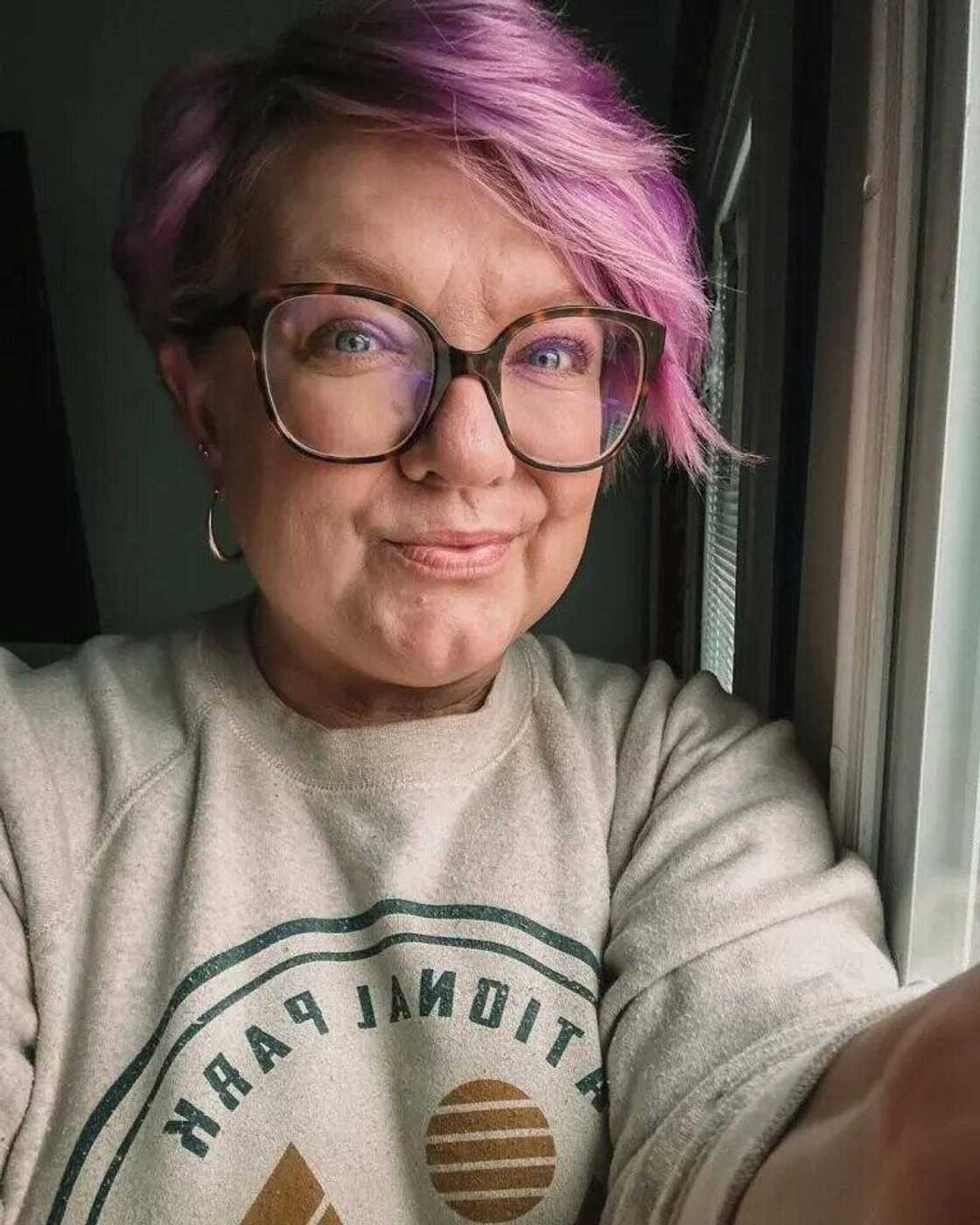 BB1q7rnI 20 pixie cuts for older ladies with glasses to wear in 2025