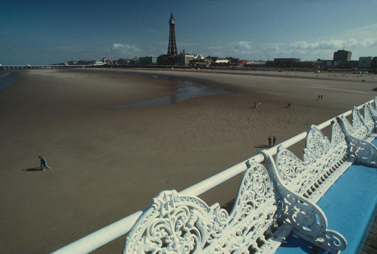 39 iconic Blackpool Tower photos that take you back through decades of ...