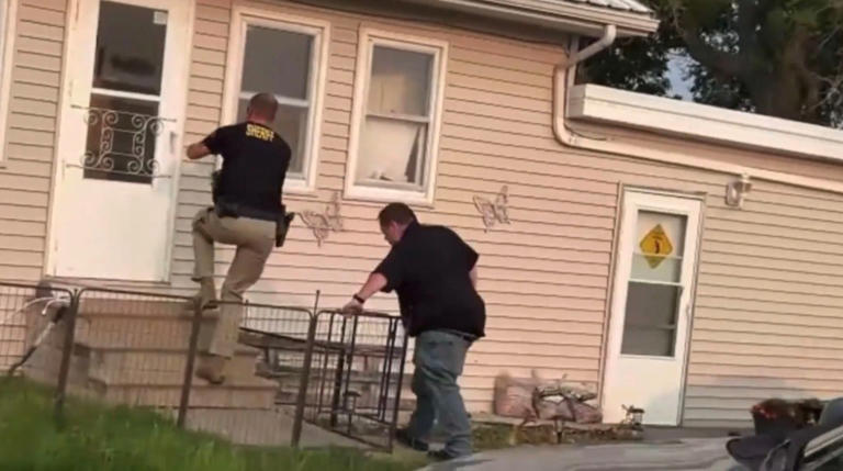 Suspected pedophile kills himself when confronted by predator hunter at