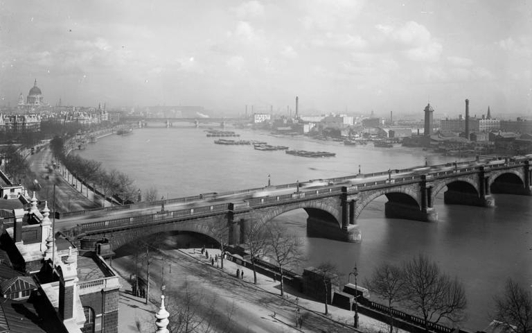 The original Waterloo Bridge looking east from the Savoy Hotel towards St Paul's Cathedral. The bridge was built in 1811-17 and nicknamed Bridge of Sighs due to its popularity with jumpers - Hulton Archive