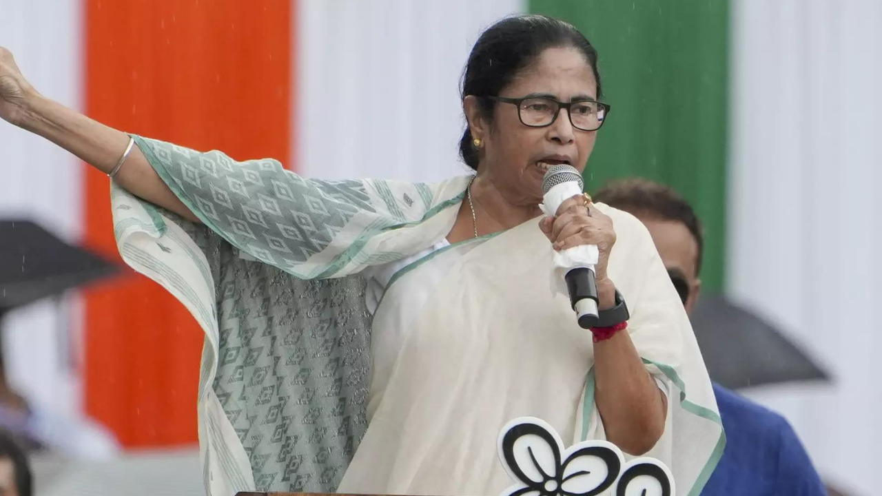 West Bengal CM Mamata Banerjee Walks Out Of Niti Aayog Meeting Alleging ...