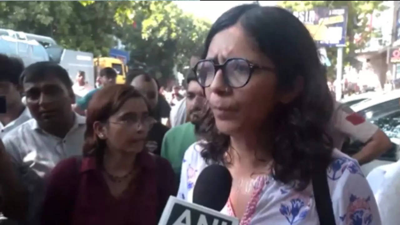 'Swati Maliwal Go Back': AAP MP Faces Students' Protest After 3 UPSC ...