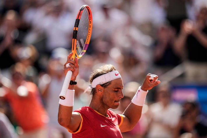 Rafael Nadal of Spain celebrates his victory over Marton Fucsovics of Hungary during the men's singles tennis competition, at the 2024 Summer Olympics, Sunday, July 28, 2024, in Paris, France. (AP Photo/Manu Fernandez) Foto: Manu Fernandez/AP