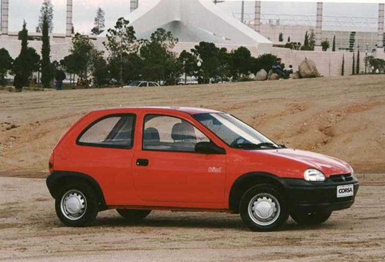 Lançado em 1994, o Chevrolet Celta revolucionou o segmento de carros compactos, que até então eram versões empobrecidas de médios (Foto: GM | Divulgação)