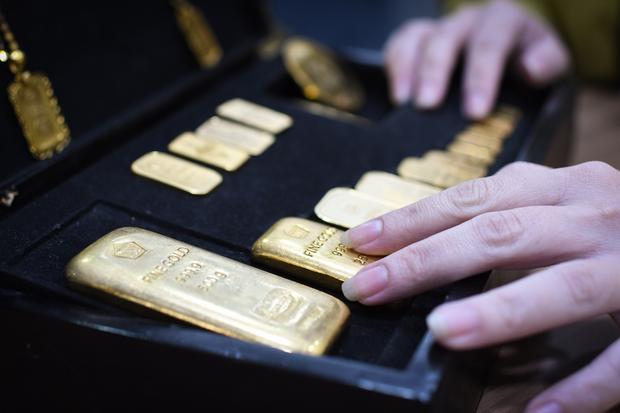 Harga Emas Dunia Naik Rekor, Apa Penyebabnya?
