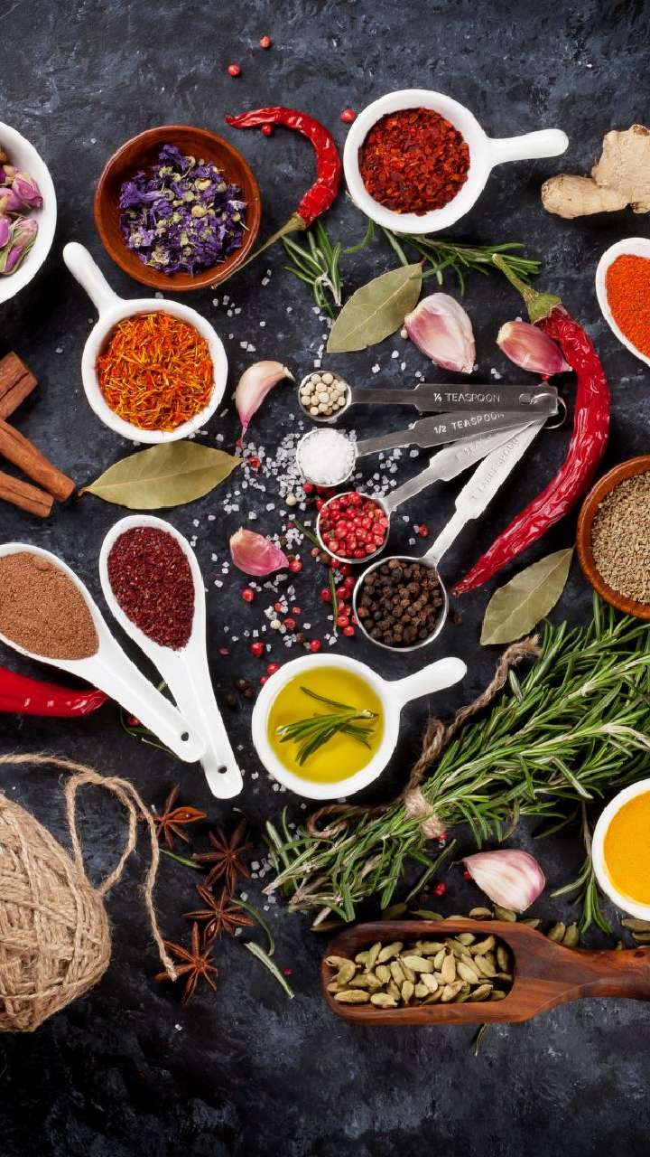 7 Herbs And Spices To Relieve Joint Pain Naturally