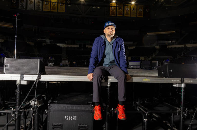 Comedian Nate Bargatze on Breaking Arena Records, Going Viral From ‘SNL' & Staying Non-Political: ‘You Don't Need Me to Add to That'