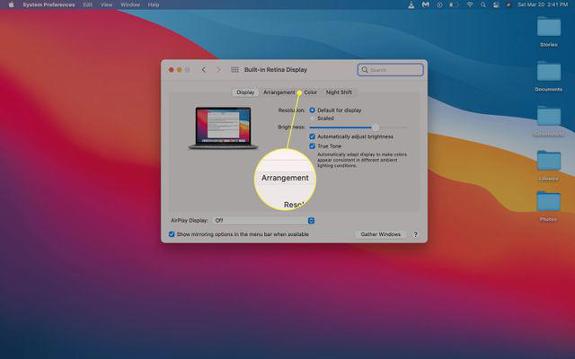 Arrangement highlighted in the macOS display options.
