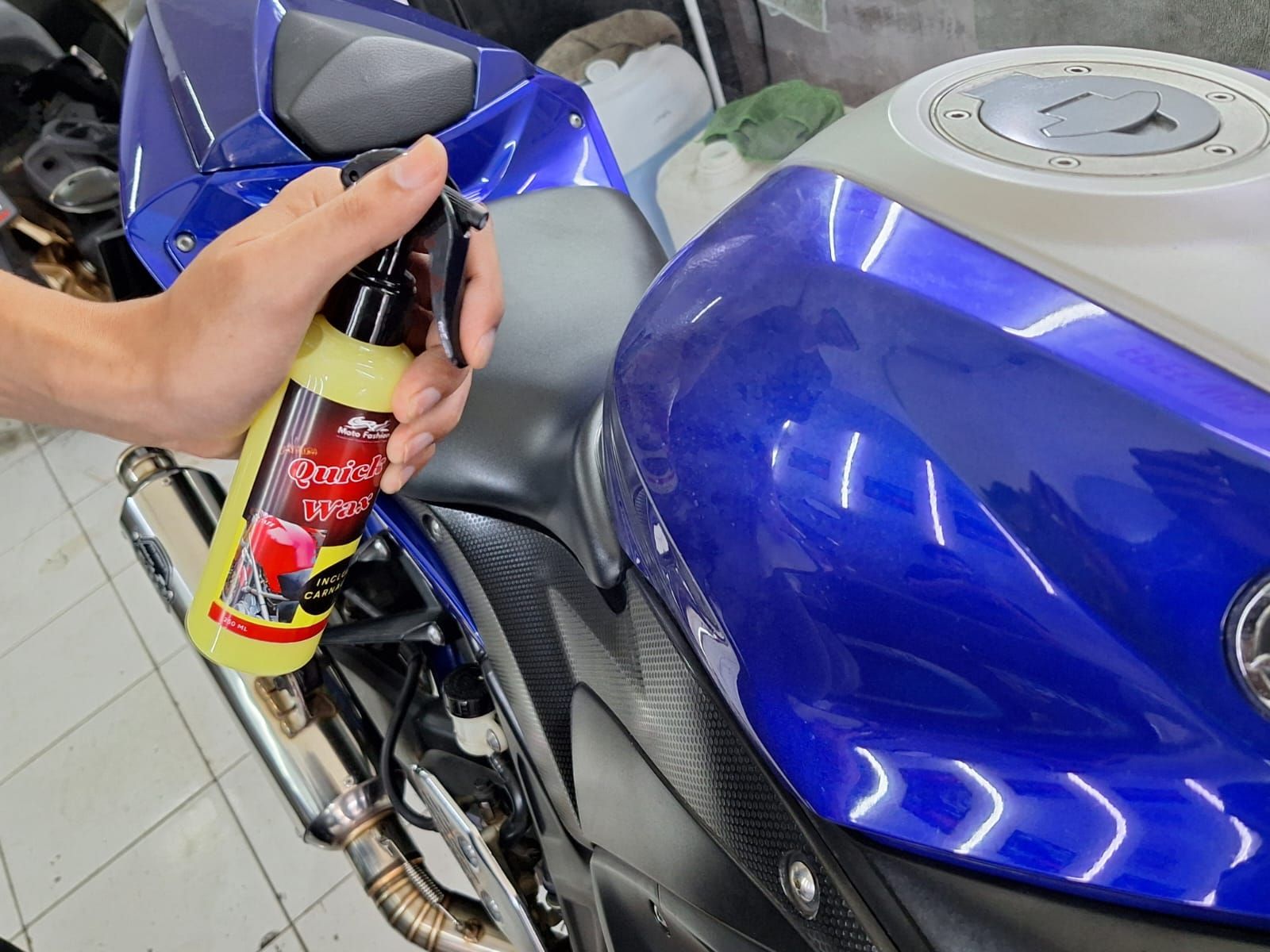 Bisa Samarkan Baret di Body Motor, Begini Cara Pakai Wax yang Benar