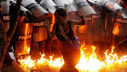 Protestos desde a eleição de Maduro deixaram ao menos 27 mortos e quase 200 feridos. Outras cerca de 2,4 mil pessoas foram presas